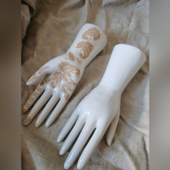 Vintage Inspired Porcelain Hand Mannequin for Jewelry Display - Picture 2 of 5